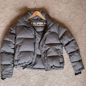 Aritzia Shorty Super Puff size XS